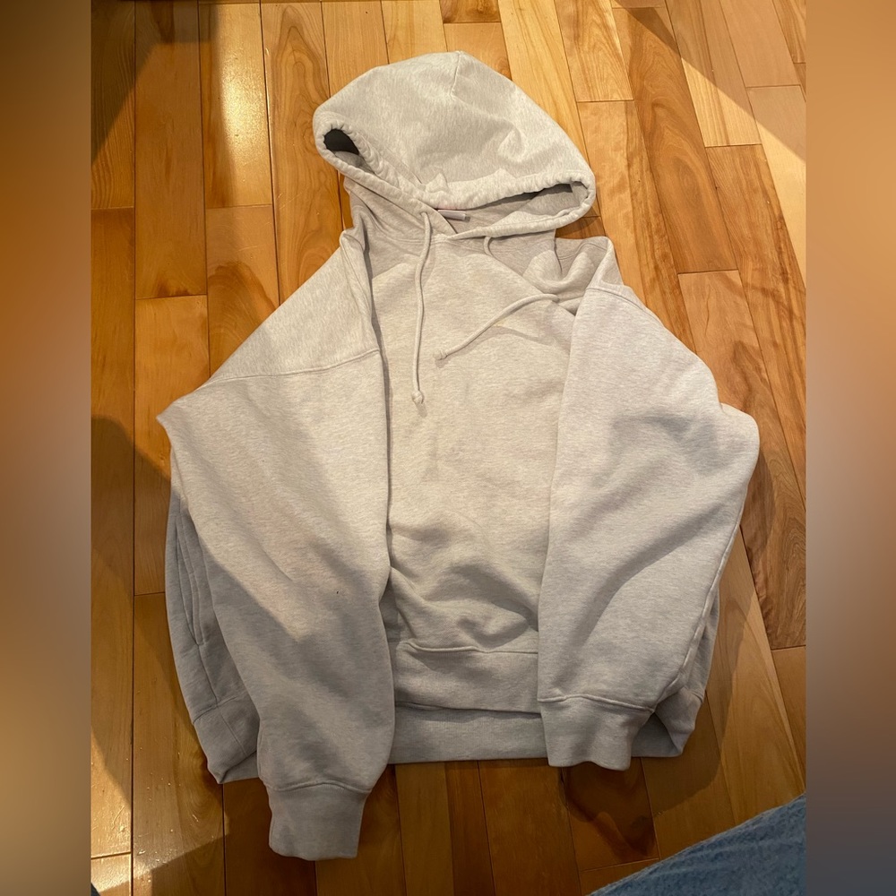 Hoodie Aritzia. Extra fleece hoodie. Fits Medium-Large